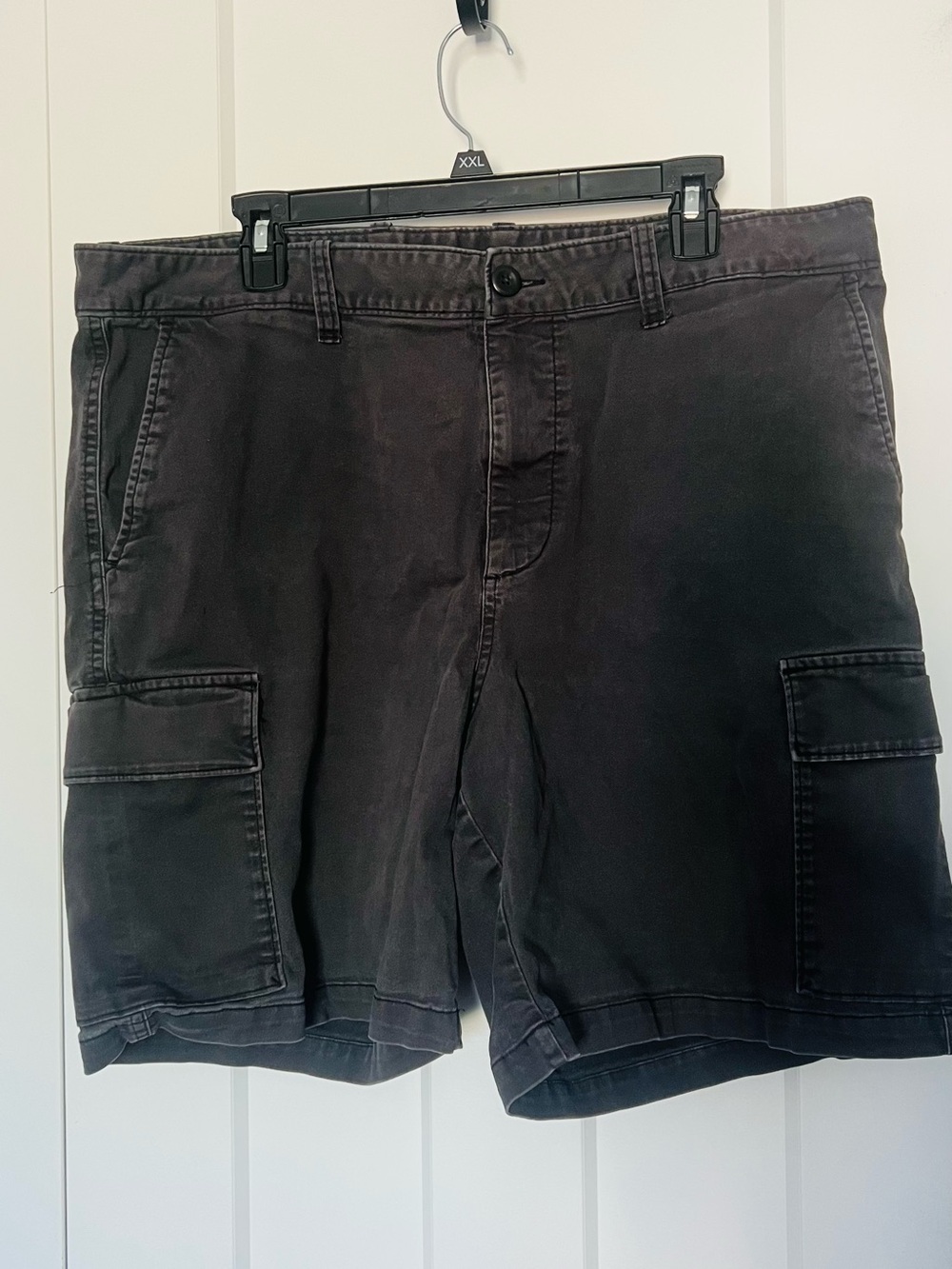 Old Navy Black Cargo Shorts with Side Pockets